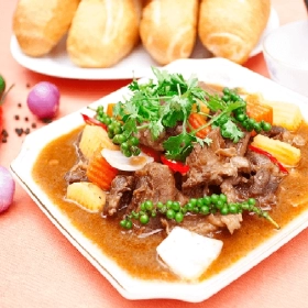 Bò nấu tiêu xanh + bánh mì 