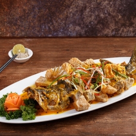 Cá chẽm lăn bột sốt xí muội