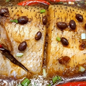 Cá tai tượng hấp tương