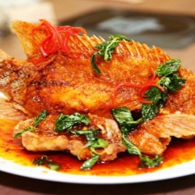 Cá tai tượng sốt chua ngọt