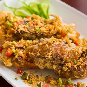 Cua lột rang trứng muối