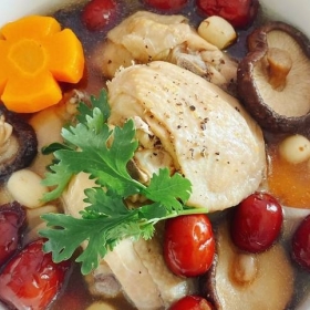 Gà hầm bạch quả