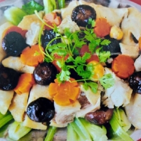 Gà hấp nấm đông cô