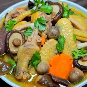 Gà nấu nấm đông cô