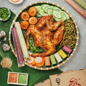 Gà quay + bánh bao