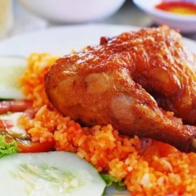 Gà xối mỡ xôi gấc