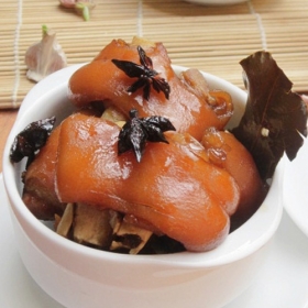 Giò heo hầm bát bửu