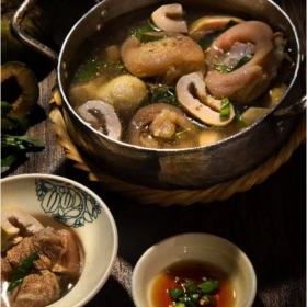 Giò heo hầm hải sâm