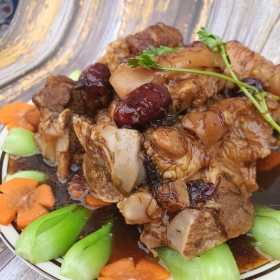 Giò heo hầm tóc tiên