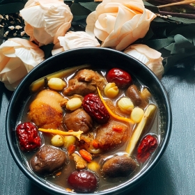 Giò heo hầm tứ quý 