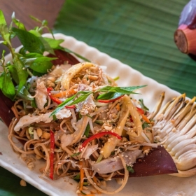 Gỏi gà hoa chuối