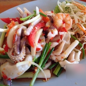 Gỏi mực hải sản