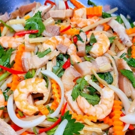 Gỏi thập cẩm tôm thịt