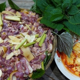 Heo rừng hấp tía tô 