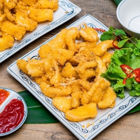 Khai vị 2 món : Cá thác lác chiên thì là - mực chiên