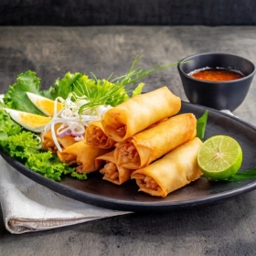 Khai vị 2 món : Mực chiên + chả giò