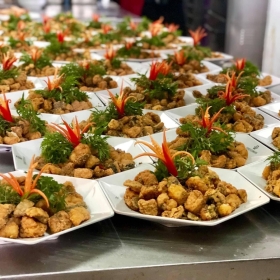 Khai vị 3 món : Chả giò + mực chiên + chạo tôm