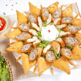  Khai vị 3 món : Gỏi + Tôm chiên + Mực chiên 