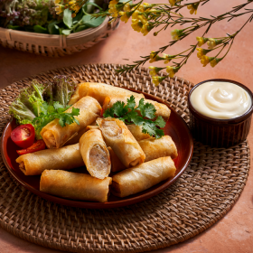 Khai vị 3 món : Ốc bưu - chả giò - cá thác lác 