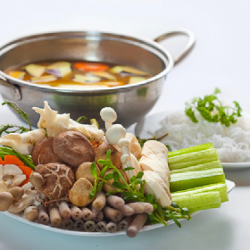 Lẩu gà nấu nấm + bún