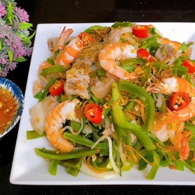 Gỏi tiến vua tôm mực 