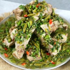 Sườn heo nấu tiêu xanh