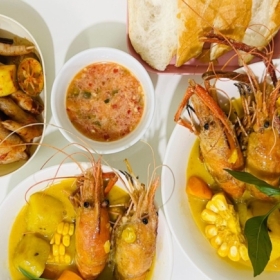 Tôm càng nấu cà ri